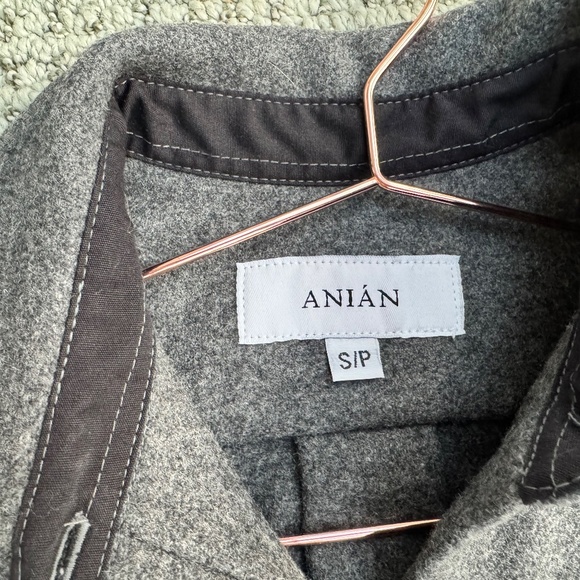 Anian Women's Modern Melton Wool Shirt in charcoal/dark grey —size Small - Picture 5 of 6